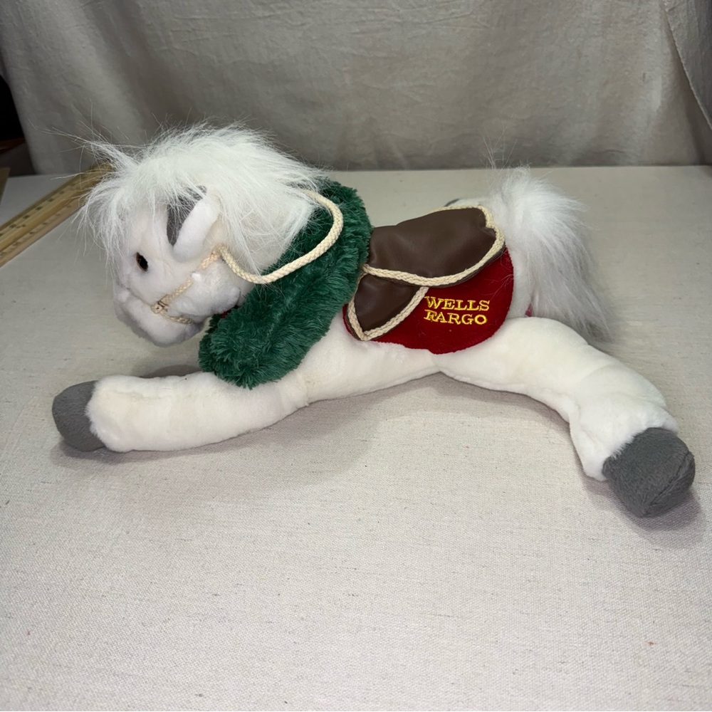 Wells Fargo Plush Horse with Wreath - 2003 - Toys R Us - Vintage - Picture 5 of 15